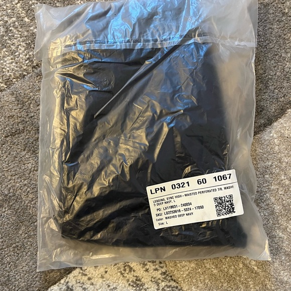 Fabletics seamless high waisted 7/8 leggings - Picture 5 of 6